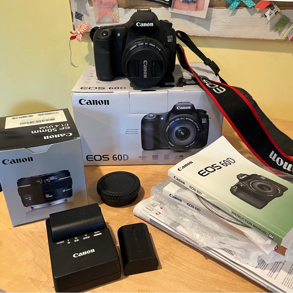 Canon EOS 60D 18mp SLR Digital Camera 10x Zoom 55mm lens 2 batteries and more